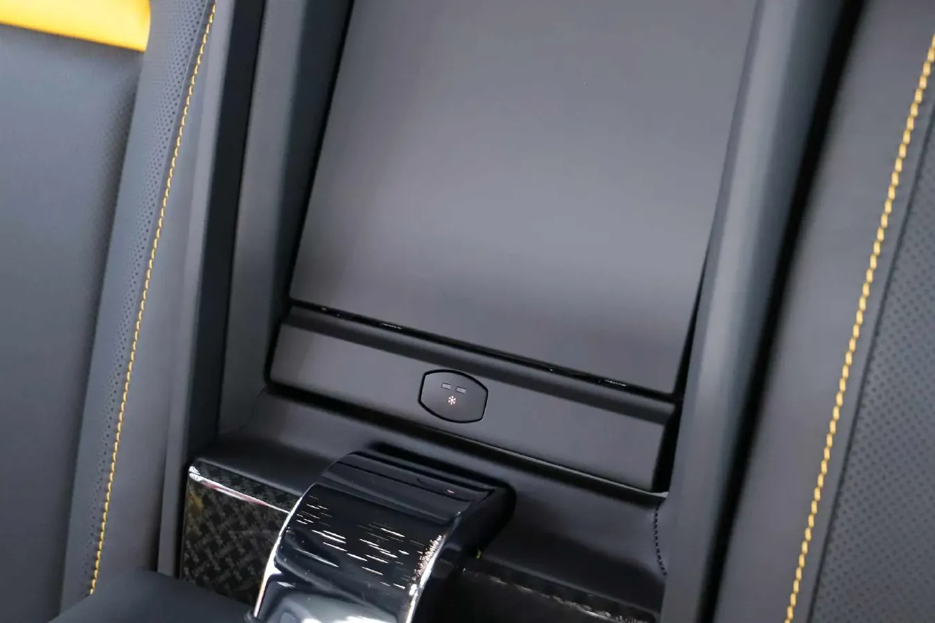 2020 Rolls-Royce Cullinan 6.7T 600HP V12 8AT,autocango,china used car exporter,china ev exporter,chinese used car exporter,chinese used ev exporter