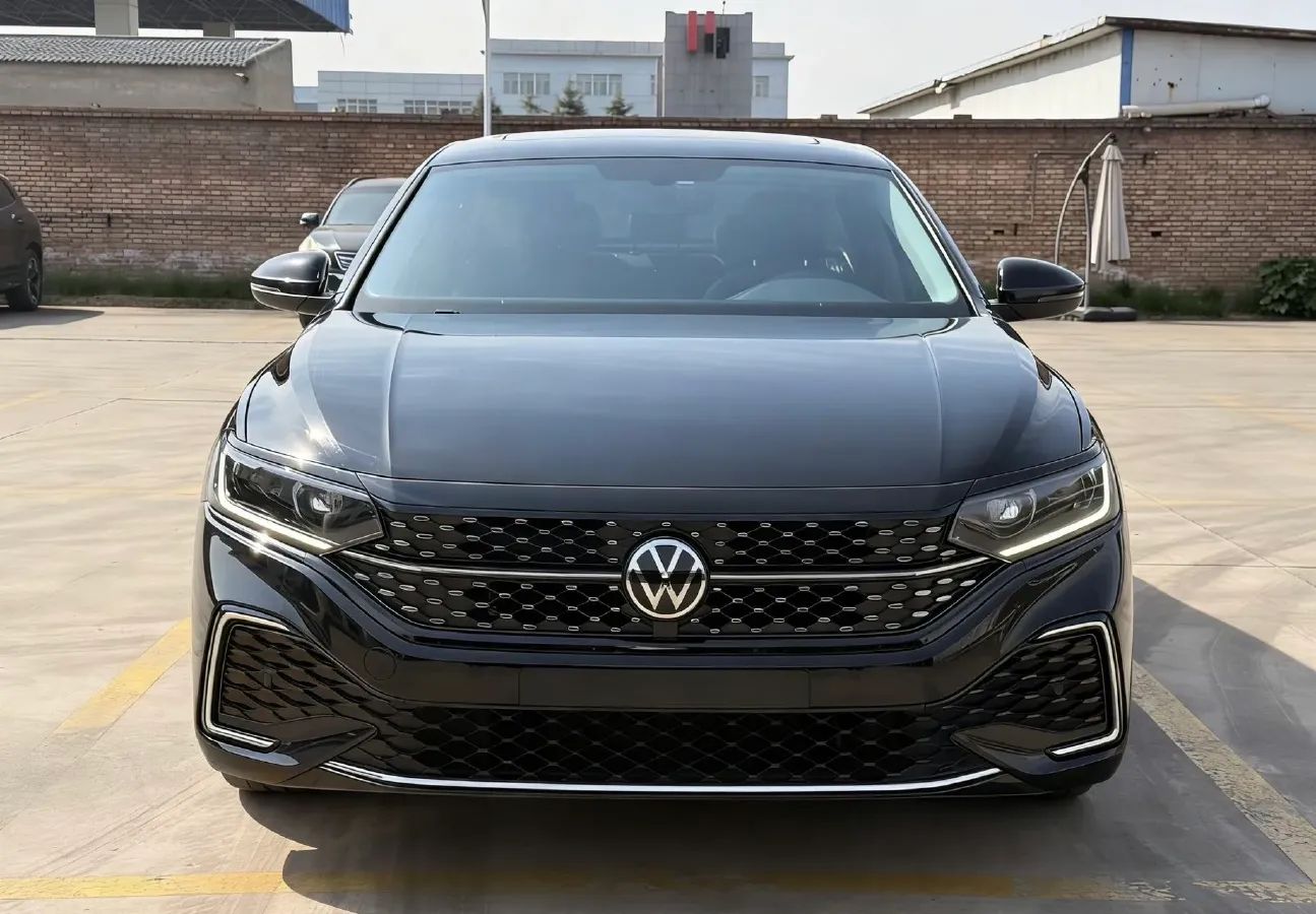 2024 Volkswagen Passat 2.0T 186HP L4 7DCT,autocango,china used car exporter,china ev exporter,chinese used car exporter,chinese used ev exporter