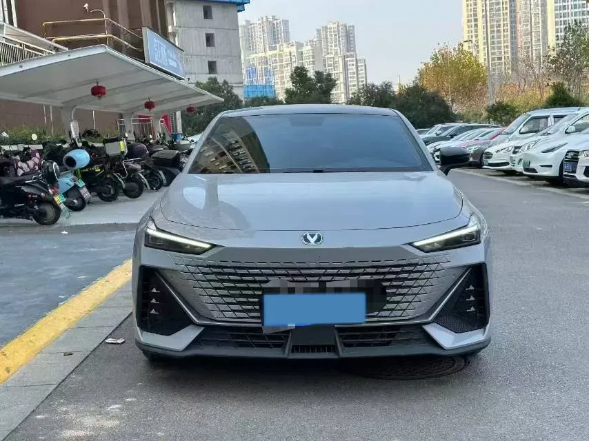 2022 ChangAn UNI-V 1.5T 188HP L4 7DCT,autocango,china used car exporter,china ev exporter,chinese used car exporter,chinese used ev exporter