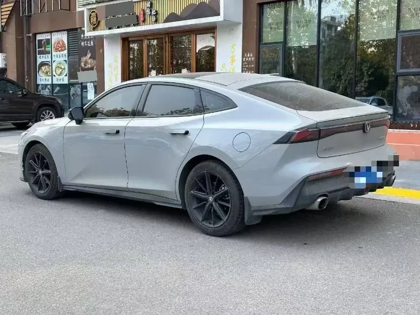 2022 ChangAn UNI-V 1.5T 188HP L4 7DCT,autocango,china used car exporter,china ev exporter,chinese used car exporter,chinese used ev exporter