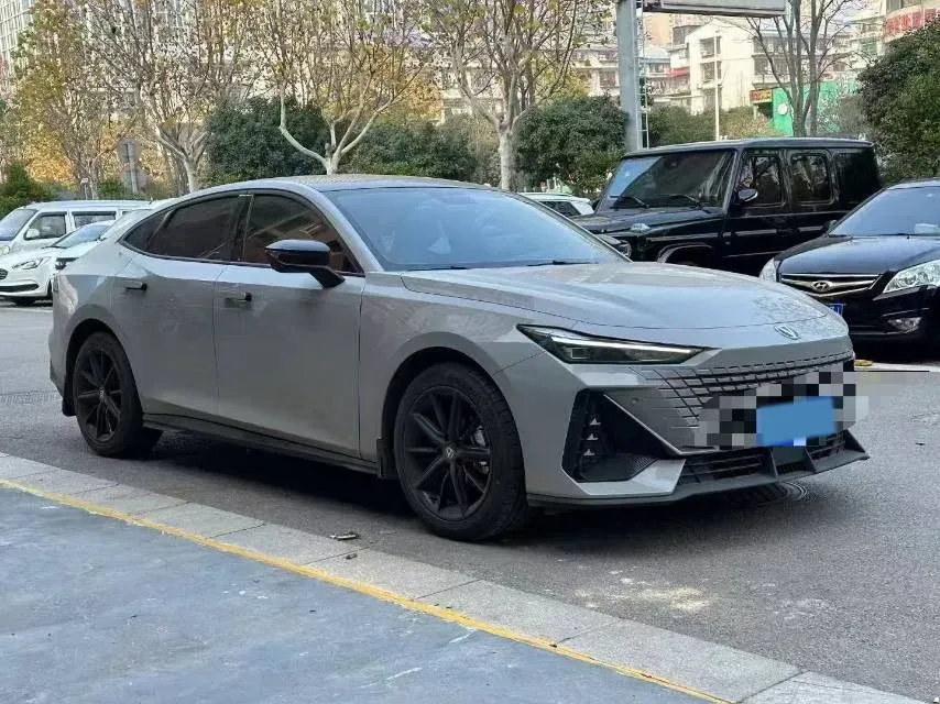 2022 ChangAn UNI-V 1.5T 188HP L4 7DCT,autocango,china used car exporter,china ev exporter,chinese used car exporter,chinese used ev exporter