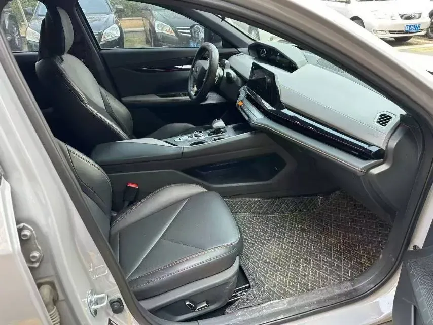 2022 ChangAn UNI-V 1.5T 188HP L4 7DCT,autocango,china used car exporter,china ev exporter,chinese used car exporter,chinese used ev exporter