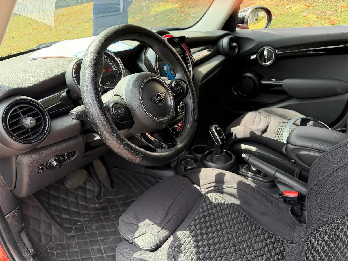 2020 MINI MINI 1.5T 136HP L3 7DCT,autocango,china used car exporter,china ev exporter,chinese used car exporter,chinese used ev exporter