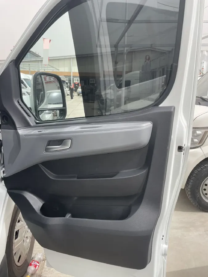 2025 MAXUS XinTu V80 2.0T 147HP L4 6MT,autocango,china used car exporter,china ev exporter,chinese used car exporter,chinese used ev exporter