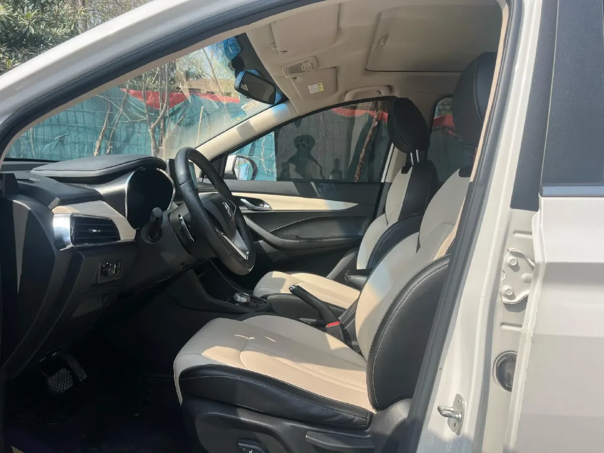2018 BaoJun 530 1.5T 150HP L4 6MT,autocango,china used car exporter,china ev exporter,chinese used car exporter,chinese used ev exporter