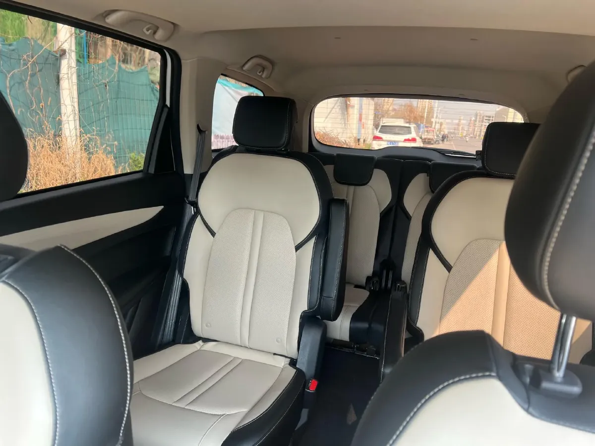 2018 BaoJun 530 1.5T 150HP L4 6MT,autocango,china used car exporter,china ev exporter,chinese used car exporter,chinese used ev exporter