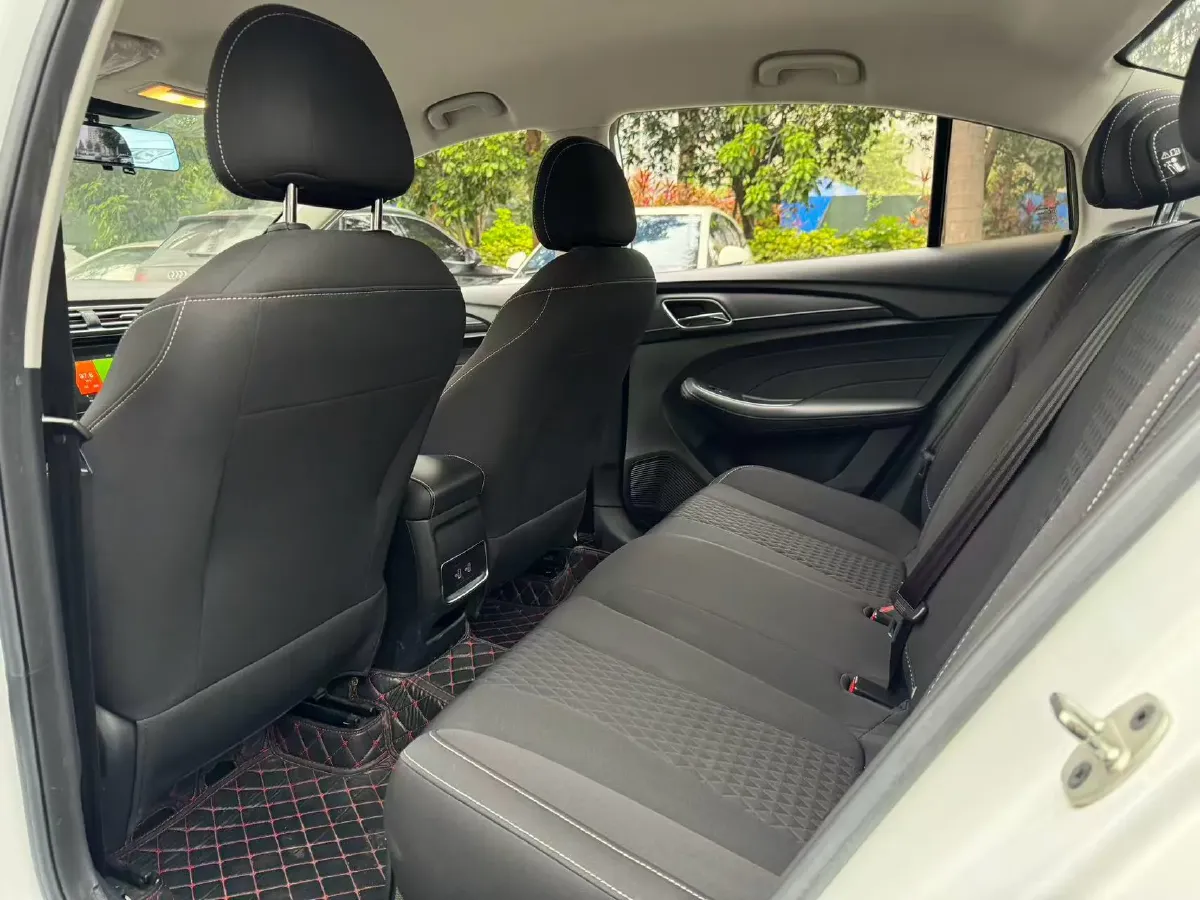 2020 Roewe i5 1.5L 120HP L4 CVT,autocango,china used car exporter,china ev exporter,chinese used car exporter,chinese used ev exporter