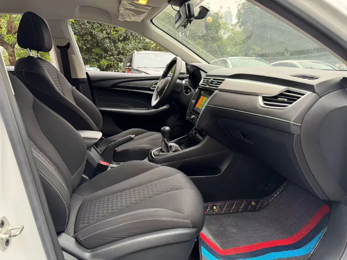 2020 Roewe i5 1.5L 120HP L4 CVT,autocango,china used car exporter,china ev exporter,chinese used car exporter,chinese used ev exporter