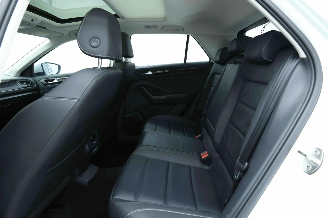 2022 Volkswagen T-Roc 1.4T 150HP L4 7DCT,autocango,china used car exporter,china ev exporter,chinese used car exporter,chinese used ev exporter