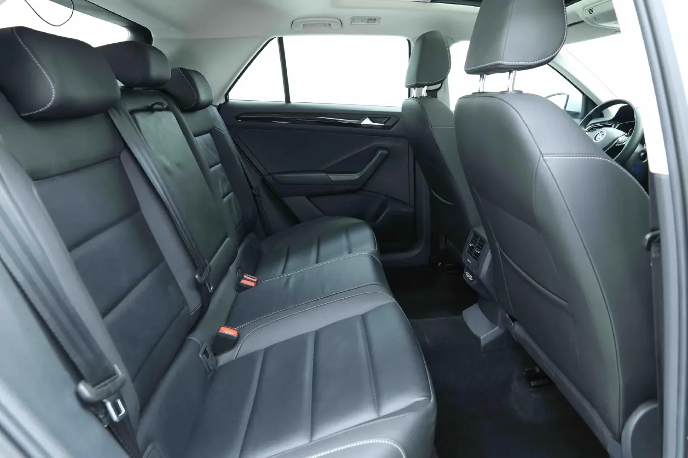 2022 Volkswagen T-Roc 1.4T 150HP L4 7DCT,autocango,china used car exporter,china ev exporter,chinese used car exporter,chinese used ev exporter