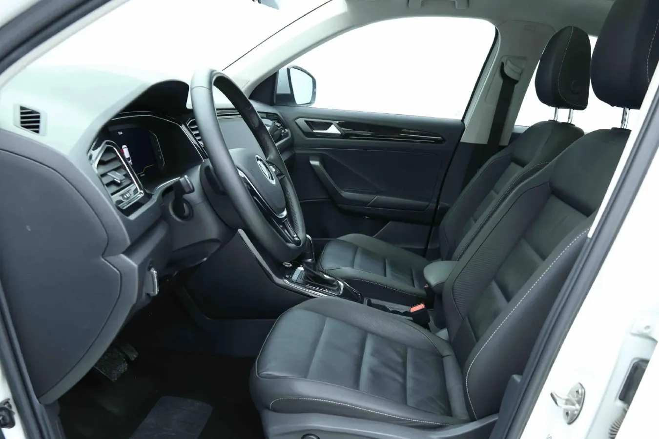 2022 Volkswagen T-Roc 1.4T 150HP L4 7DCT,autocango,china used car exporter,china ev exporter,chinese used car exporter,chinese used ev exporter