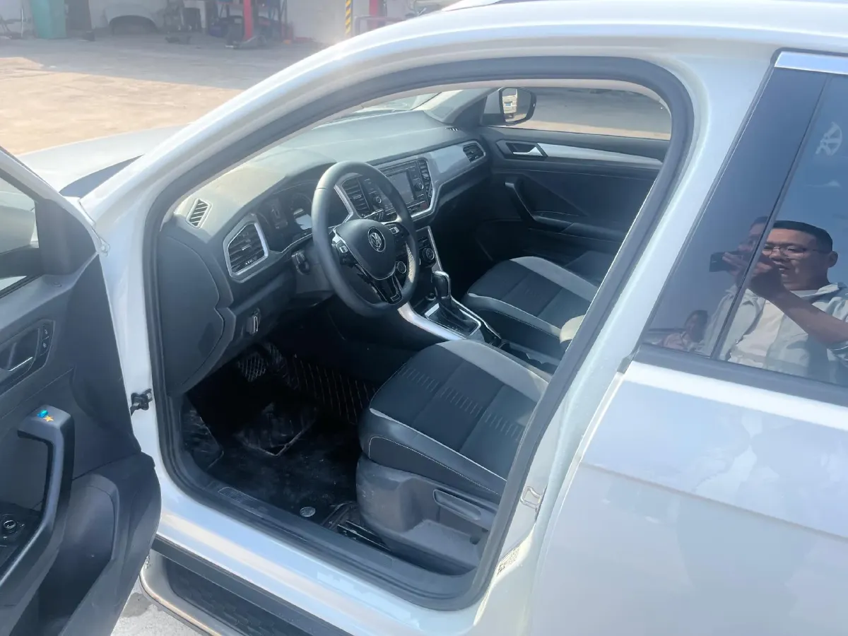 2019 Volkswagen T-Roc 1.4T 131HP L4 7DCT,autocango,china used car exporter,china ev exporter,chinese used car exporter,chinese used ev exporter