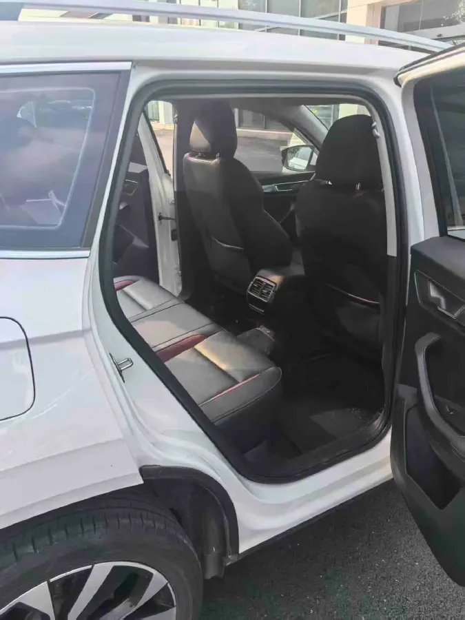 2022 Skoda Karoq 1.4T 150HP L4 7DCT,autocango,china used car exporter,china ev exporter,chinese used car exporter,chinese used ev exporter