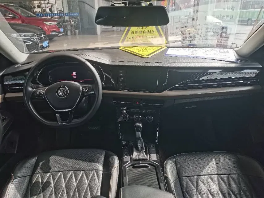 2019 Volvo V40 1.5T 152HP L4 6AT,autocango,china used car exporter,china ev exporter,chinese used car exporter,chinese used ev exporter