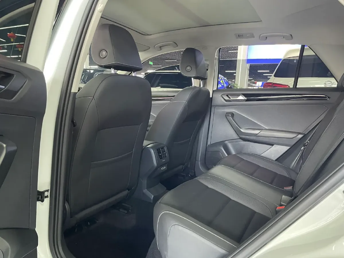 2020 Volkswagen T-Roc 1.4T 150HP L4 7DCT,autocango,china used car exporter,china ev exporter,chinese used car exporter,chinese used ev exporter