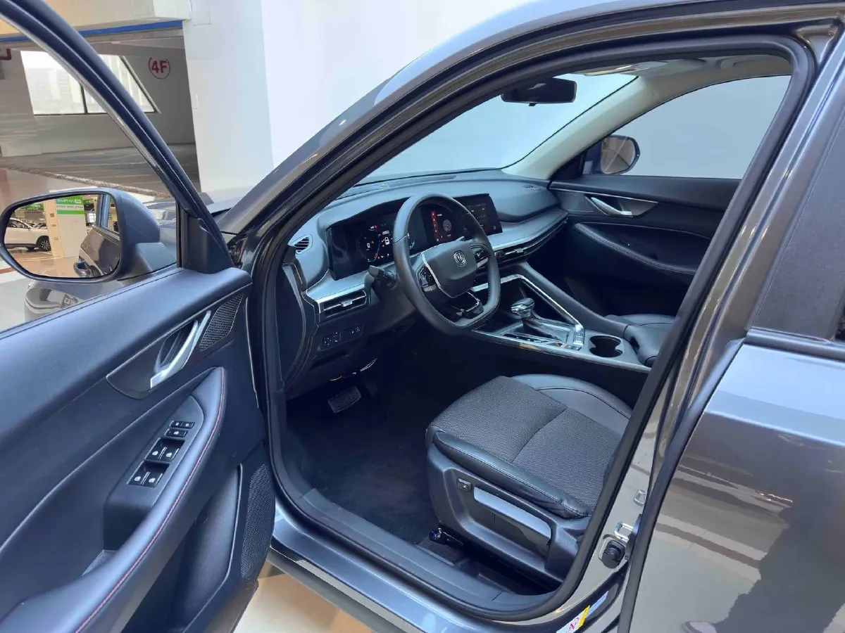 2023 ChangAn CS35 Plus 1.4T 160HP L4 7DCT,autocango,china used car exporter,china ev exporter,chinese used car exporter,chinese used ev exporter