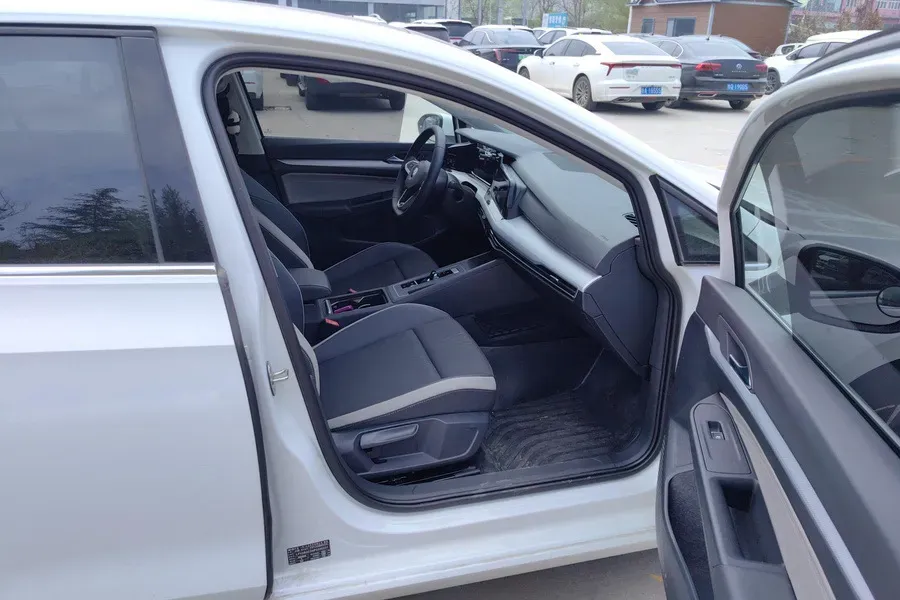 2023 Volkswagen Golf 1.4T 150HP L4 7DCT,autocango,china used car exporter,china ev exporter,chinese used car exporter,chinese used ev exporter