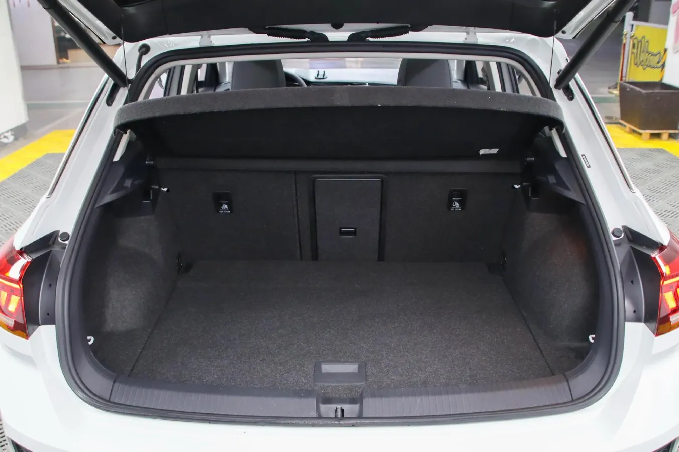 2021 Volkswagen T-Roc 1.4T 150HP L4 7DCT,autocango,china used car exporter,china ev exporter,chinese used car exporter,chinese used ev exporter