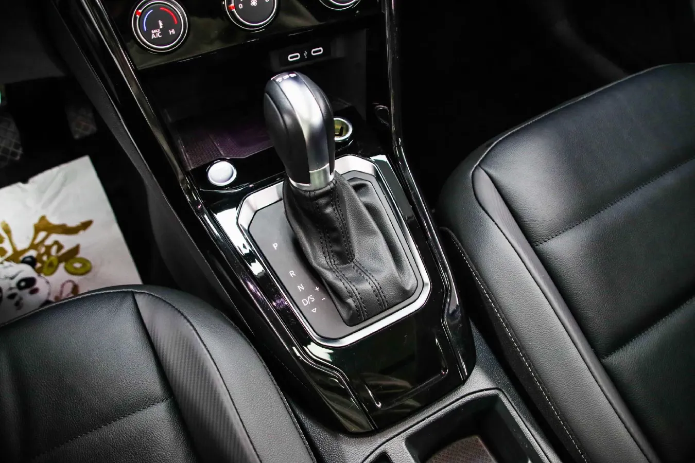 2021 Volkswagen T-Roc 1.4T 150HP L4 7DCT,autocango,china used car exporter,china ev exporter,chinese used car exporter,chinese used ev exporter