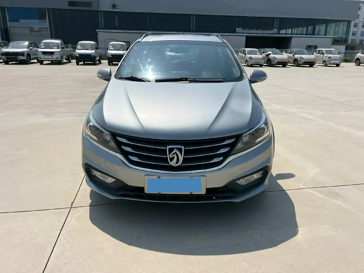 2017 BaoJun 310W 1.5L 112HP L4 6MT,autocango,china used car exporter,china ev exporter,chinese used car exporter,chinese used ev exporter