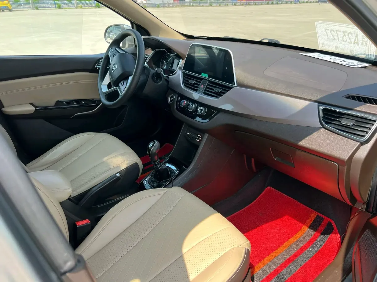 2017 BaoJun 310W 1.5L 112HP L4 6MT,autocango,china used car exporter,china ev exporter,chinese used car exporter,chinese used ev exporter