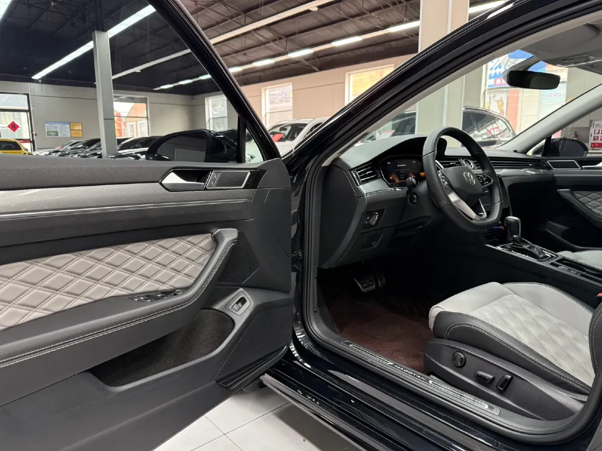 2023 Volkswagen Magotan 1.4T 150HP L4 7DCT,autocango,china used car exporter,china ev exporter,chinese used car exporter,chinese used ev exporter