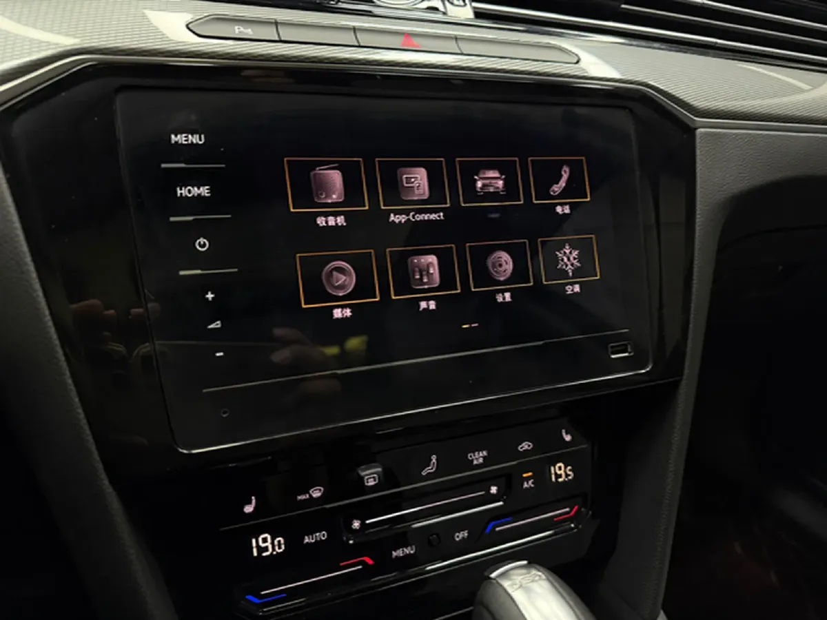 2023 Volkswagen Magotan 1.4T 150HP L4 7DCT,autocango,china used car exporter,china ev exporter,chinese used car exporter,chinese used ev exporter