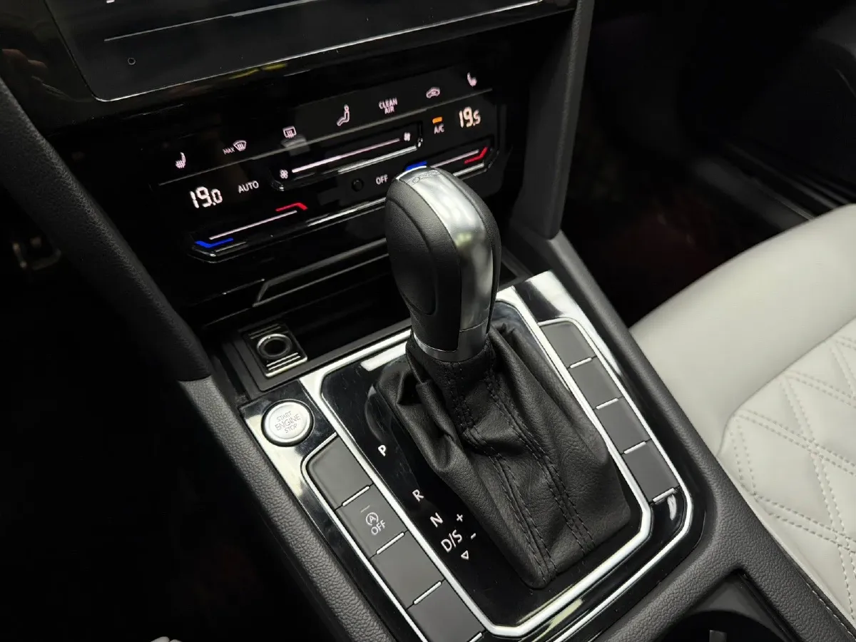 2023 Volkswagen Magotan 1.4T 150HP L4 7DCT,autocango,china used car exporter,china ev exporter,chinese used car exporter,chinese used ev exporter