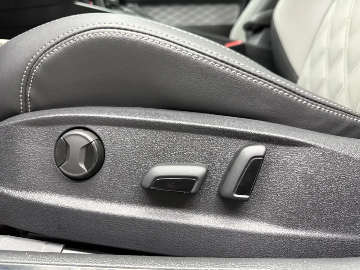 2023 Volkswagen Magotan 1.4T 150HP L4 7DCT,autocango,china used car exporter,china ev exporter,chinese used car exporter,chinese used ev exporter