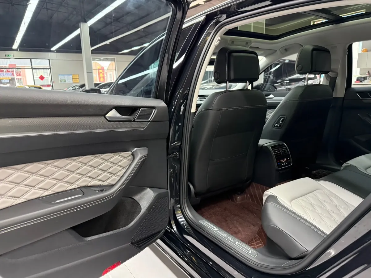 2023 Volkswagen Magotan 1.4T 150HP L4 7DCT,autocango,china used car exporter,china ev exporter,chinese used car exporter,chinese used ev exporter