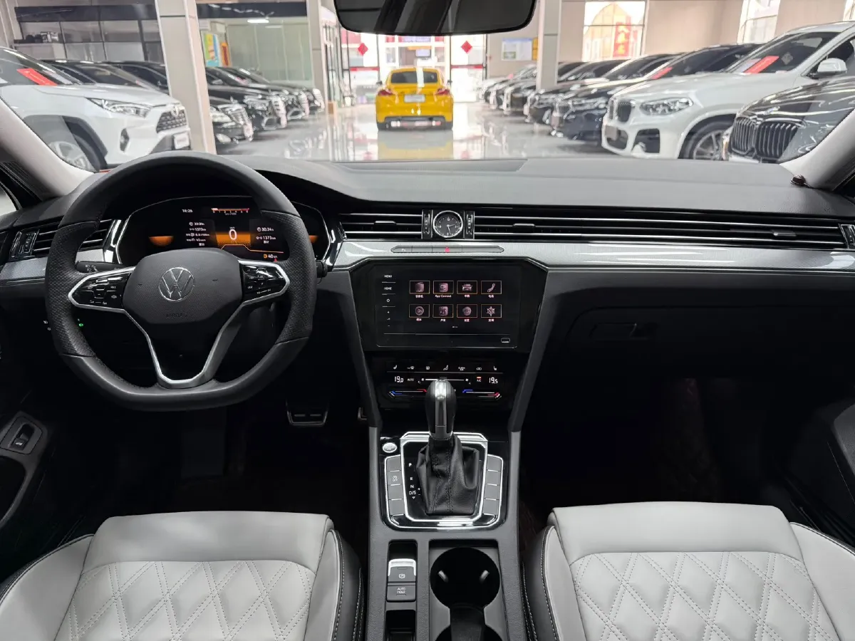 2023 Volkswagen Magotan 1.4T 150HP L4 7DCT,autocango,china used car exporter,china ev exporter,chinese used car exporter,chinese used ev exporter