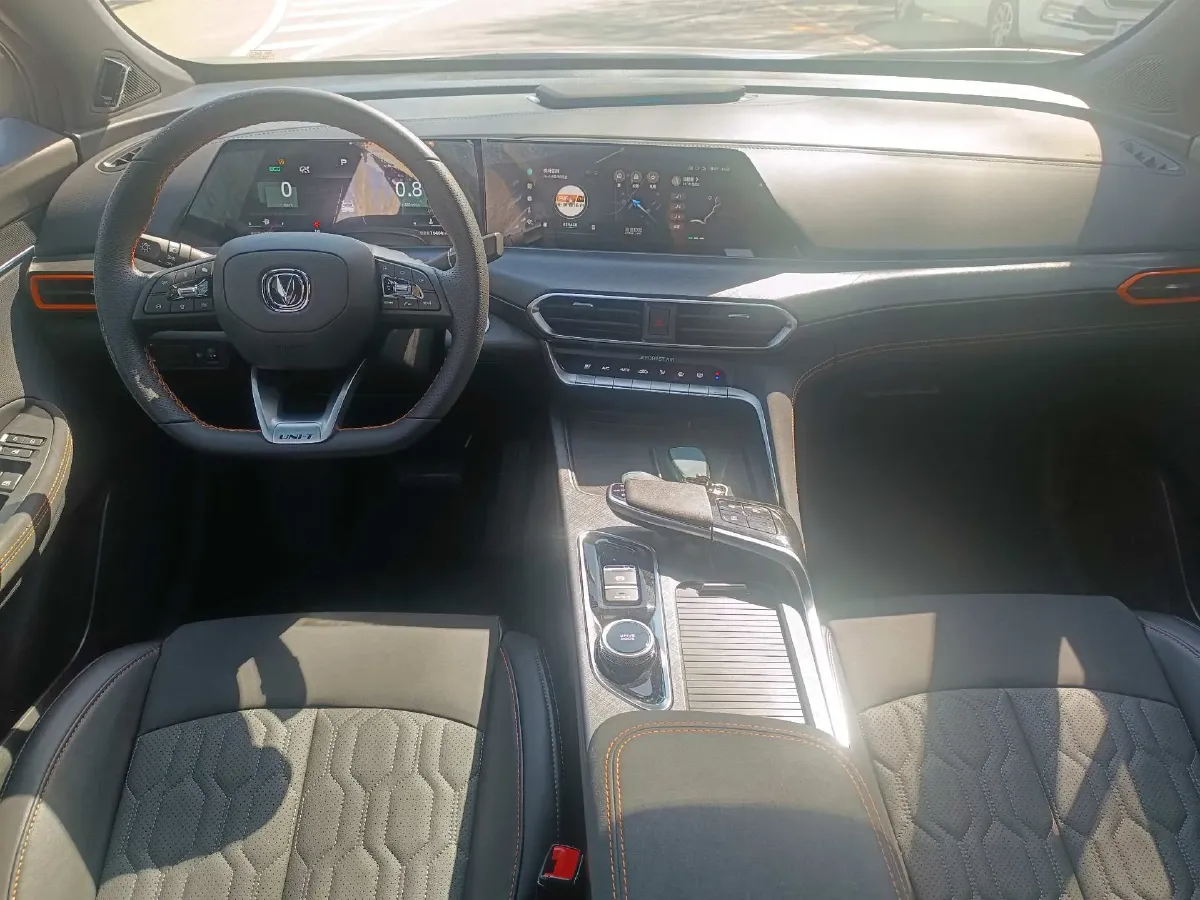 2022 ChangAn UNI-T 1.5T 188HP L4 7DCT,autocango,china used car exporter,china ev exporter,chinese used car exporter,chinese used ev exporter