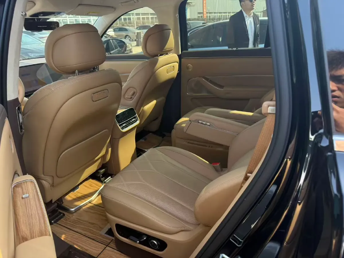 2025 AITO AITO M8 REEV 160HP REEV 53.4KWH,autocango,china used car exporter,china ev exporter,chinese used car exporter,chinese used ev exporter