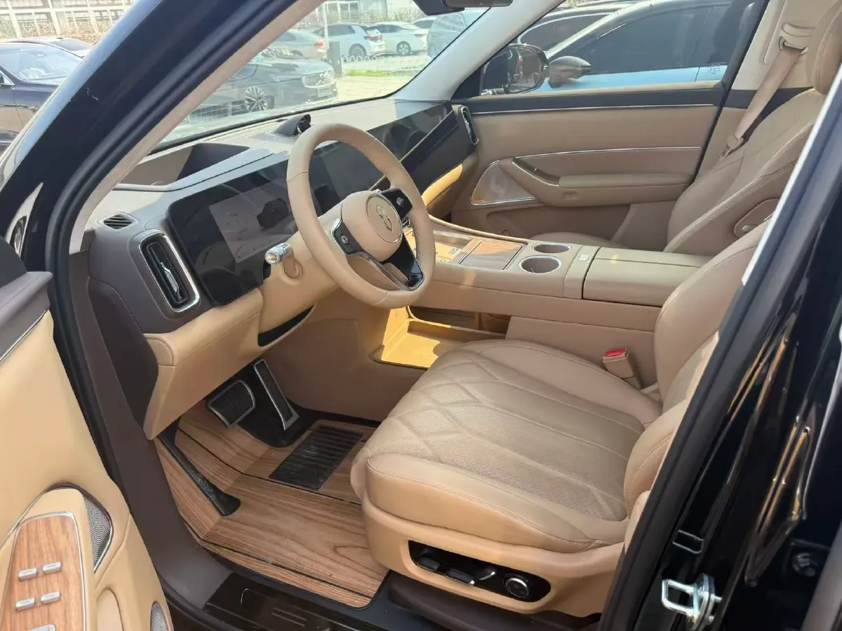 2025 AITO AITO M8 REEV 160HP REEV 53.4KWH,autocango,china used car exporter,china ev exporter,chinese used car exporter,chinese used ev exporter