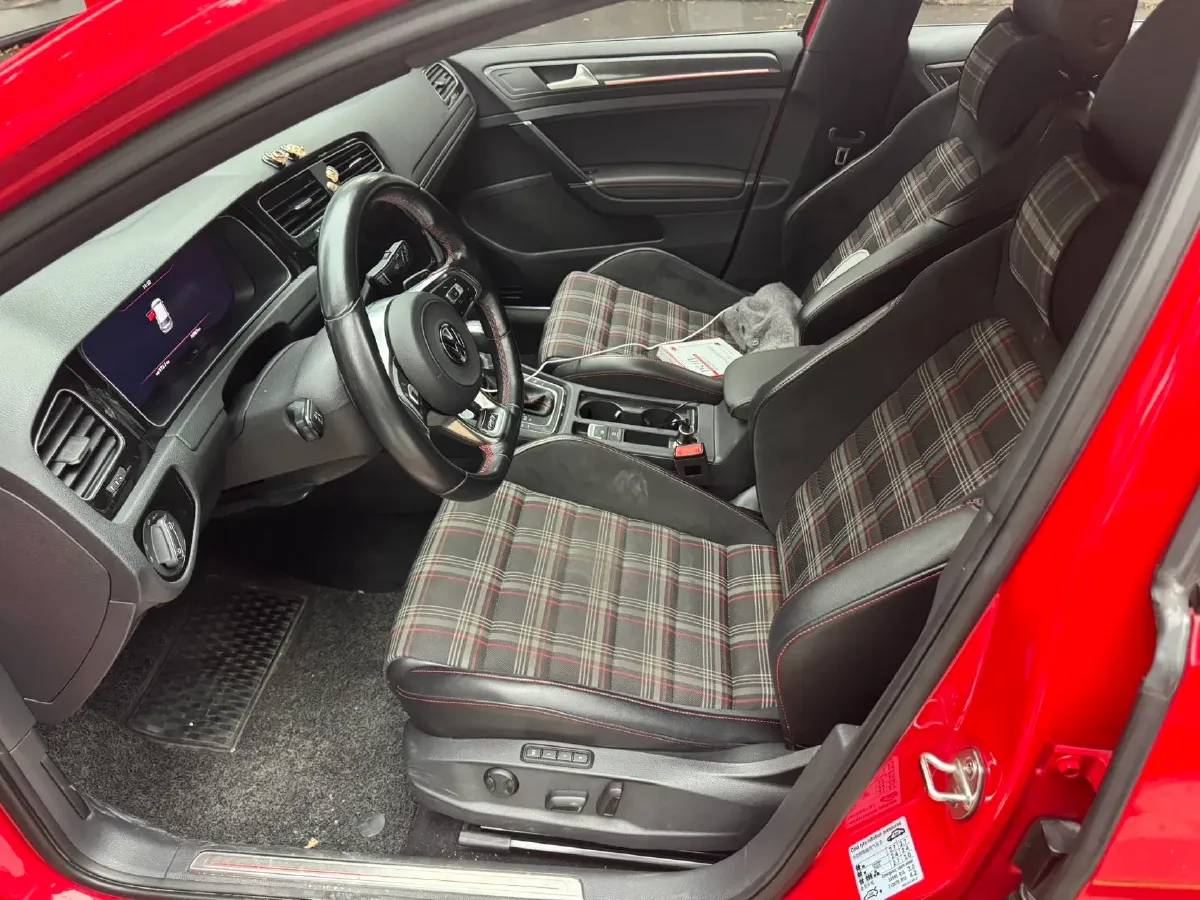 2018 Volkswagen GolfGTI 2.0T 220HP L4 7DCT,autocango,china used car exporter,china ev exporter,chinese used car exporter,chinese used ev exporter