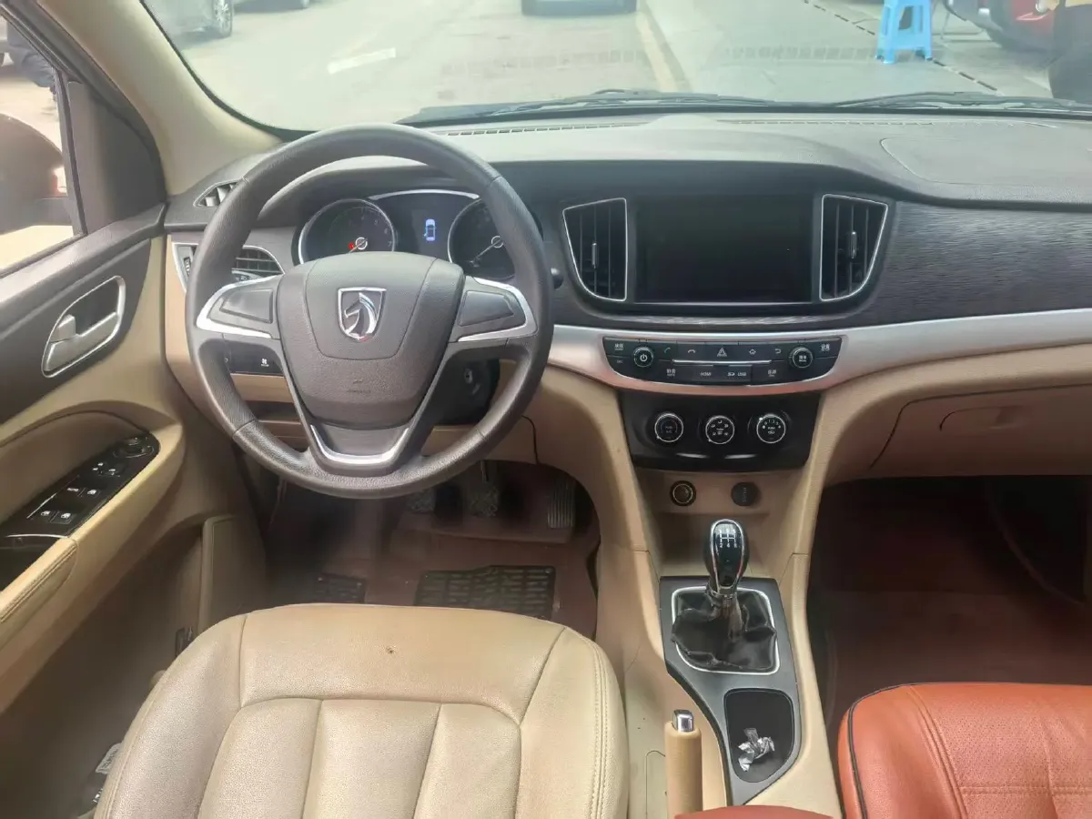 2016 BaoJun 730 1.5L 112HP L4 5MT,autocango,china used car exporter,china ev exporter,chinese used car exporter,chinese used ev exporter