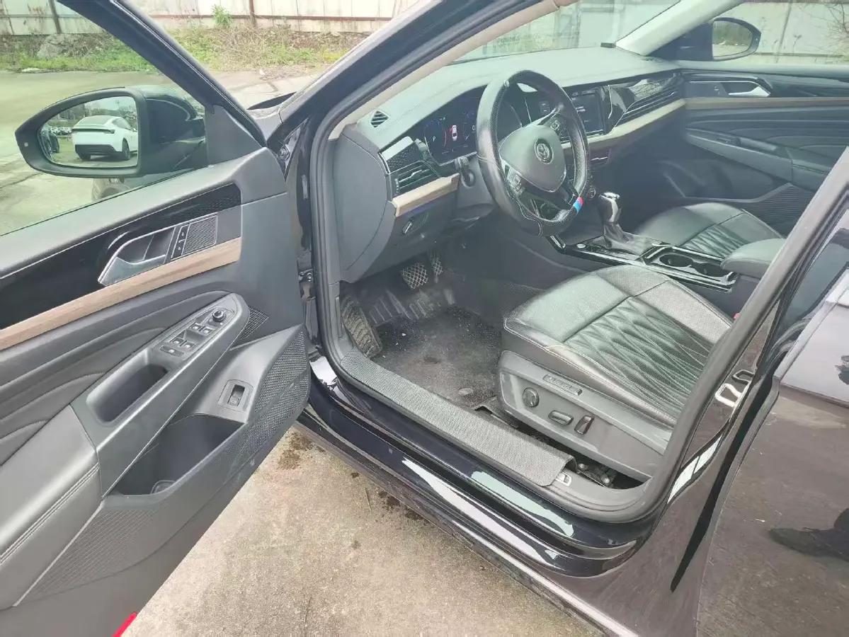 2019 Volvo V40 1.5T 152HP L4 6AT,autocango,china used car exporter,china ev exporter,chinese used car exporter,chinese used ev exporter