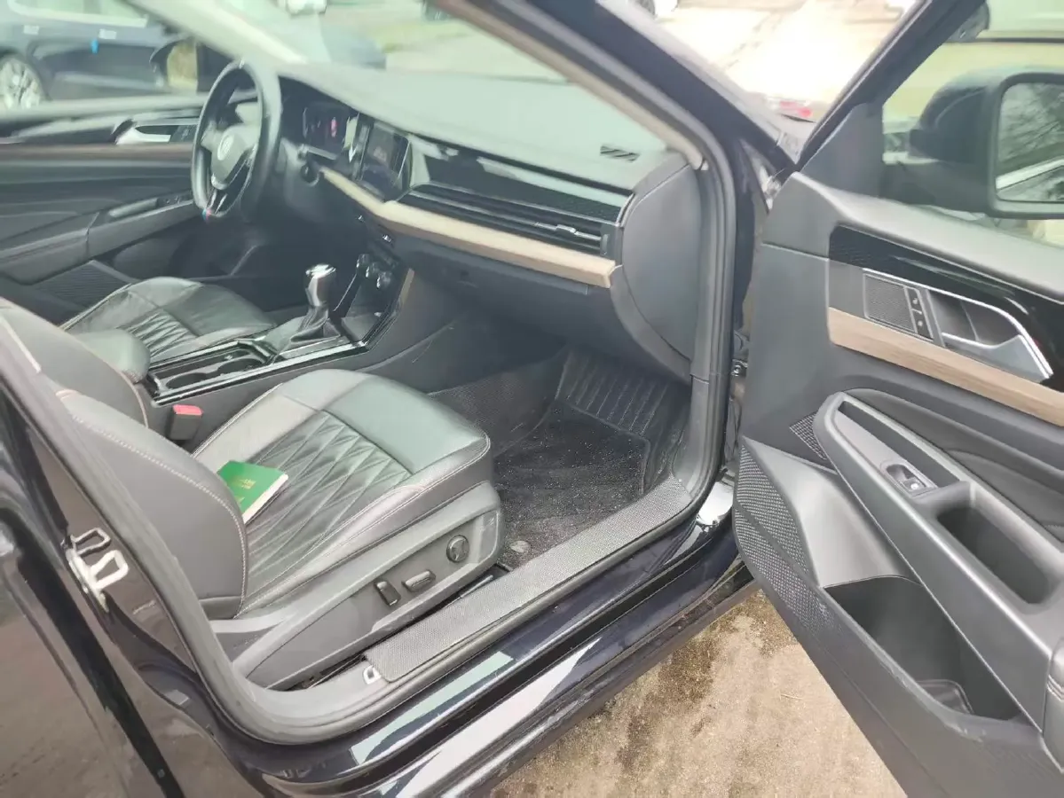 2019 Volvo V40 1.5T 152HP L4 6AT,autocango,china used car exporter,china ev exporter,chinese used car exporter,chinese used ev exporter