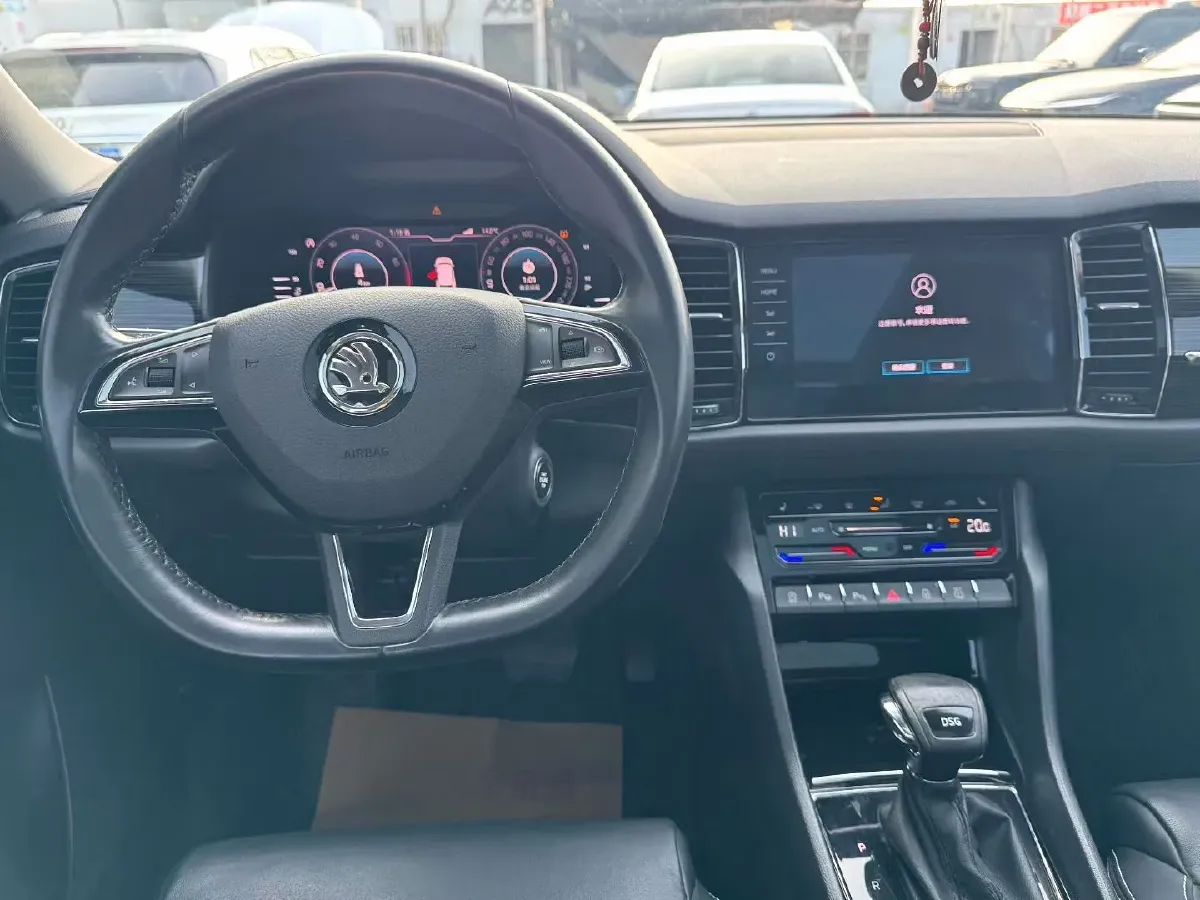 2021 Skoda Kodiak 2.0T 186HP L4 7DCT,autocango,china used car exporter,china ev exporter,chinese used car exporter,chinese used ev exporter