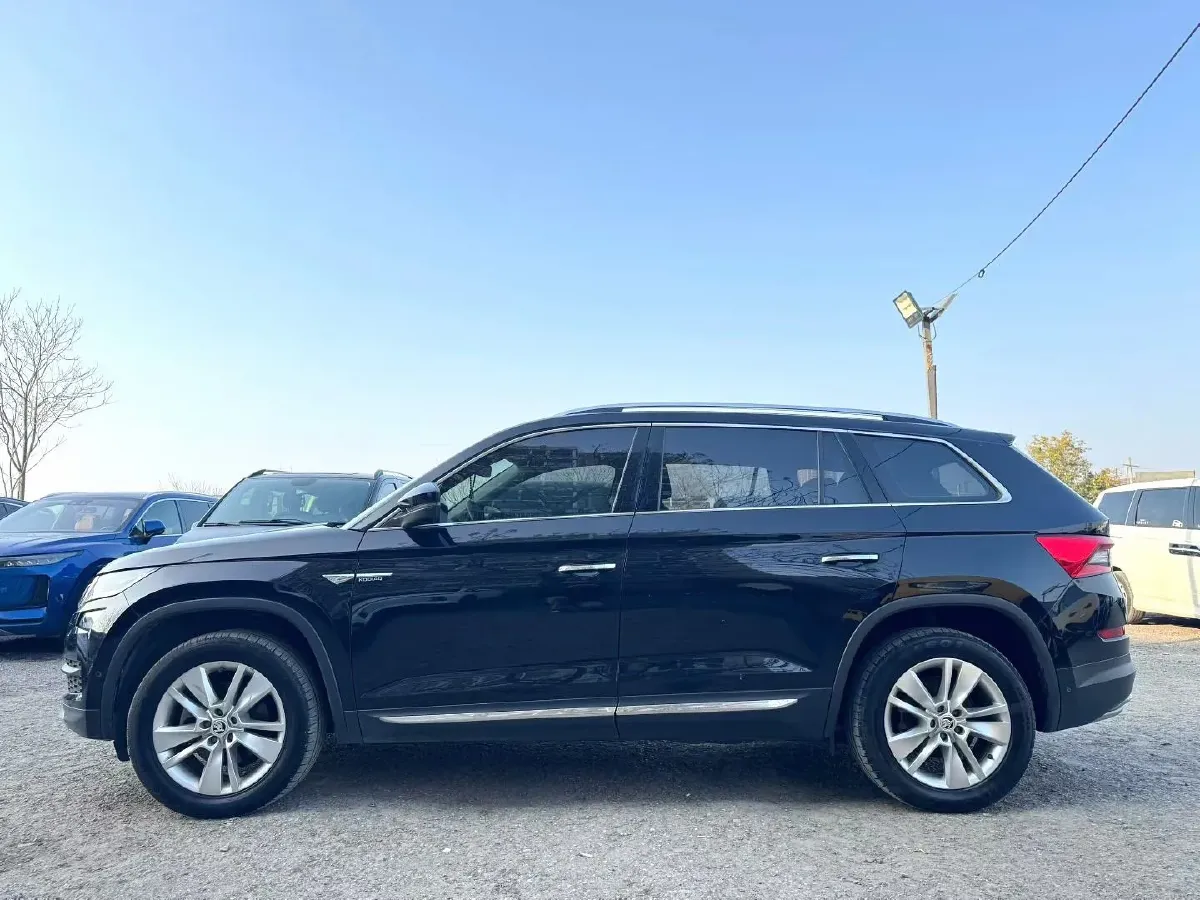 2021 Skoda Kodiak 2.0T 186HP L4 7DCT,autocango,china used car exporter,china ev exporter,chinese used car exporter,chinese used ev exporter