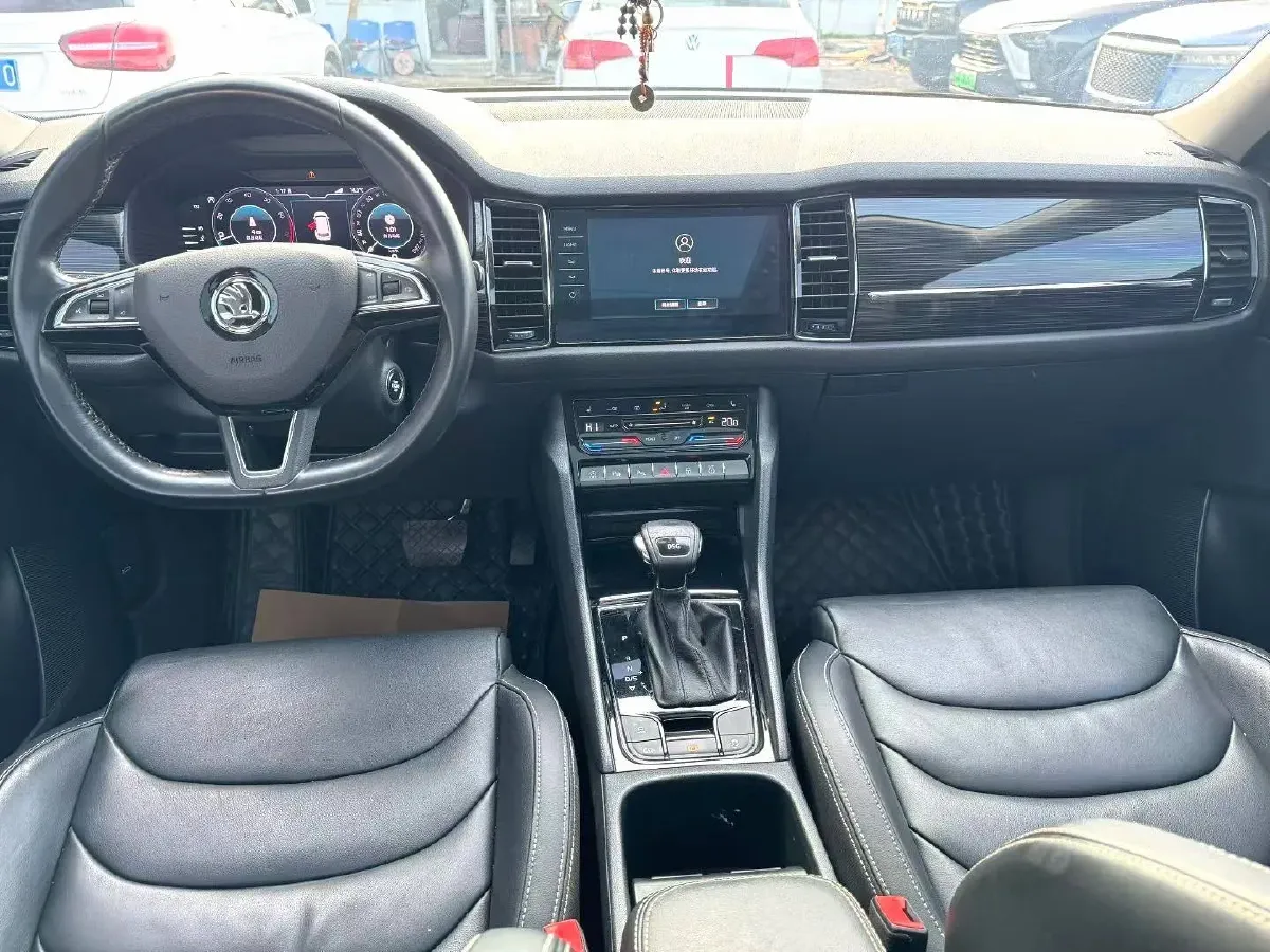 2021 Skoda Kodiak 2.0T 186HP L4 7DCT,autocango,china used car exporter,china ev exporter,chinese used car exporter,chinese used ev exporter