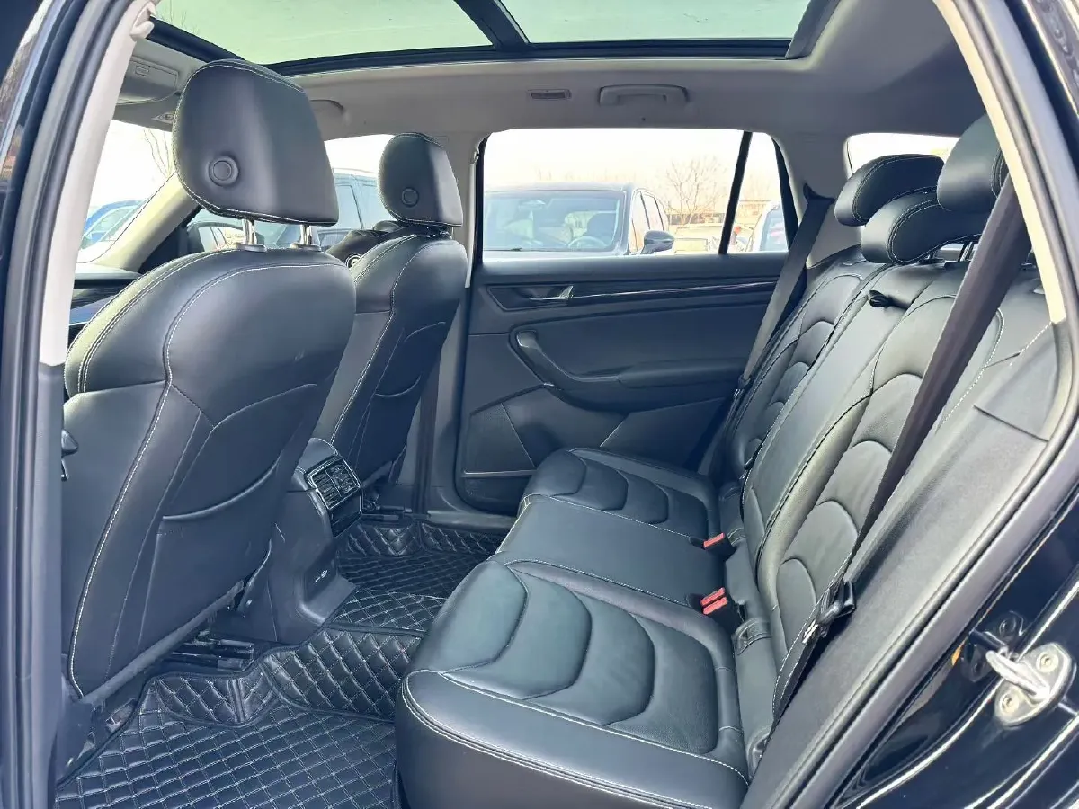 2021 Skoda Kodiak 2.0T 186HP L4 7DCT,autocango,china used car exporter,china ev exporter,chinese used car exporter,chinese used ev exporter