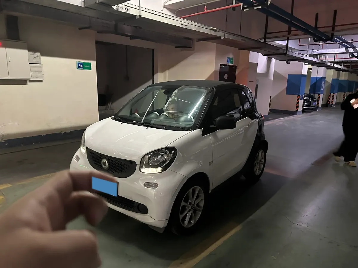 2017 Smart smart fortwo 1.0L 71HP L3 6DCT,autocango,china used car exporter,china ev exporter,chinese used car exporter,chinese used ev exporter