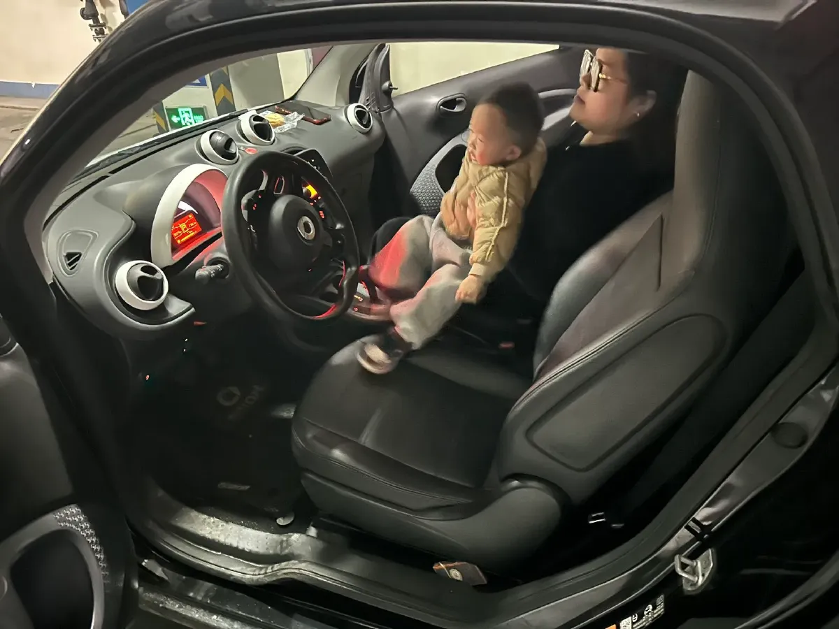 2017 Smart smart fortwo 1.0L 71HP L3 6DCT,autocango,china used car exporter,china ev exporter,chinese used car exporter,chinese used ev exporter