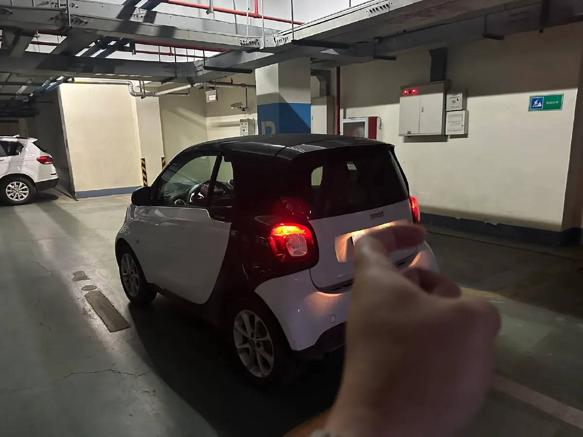 2017 Smart smart fortwo 1.0L 71HP L3 6DCT,autocango,china used car exporter,china ev exporter,chinese used car exporter,chinese used ev exporter