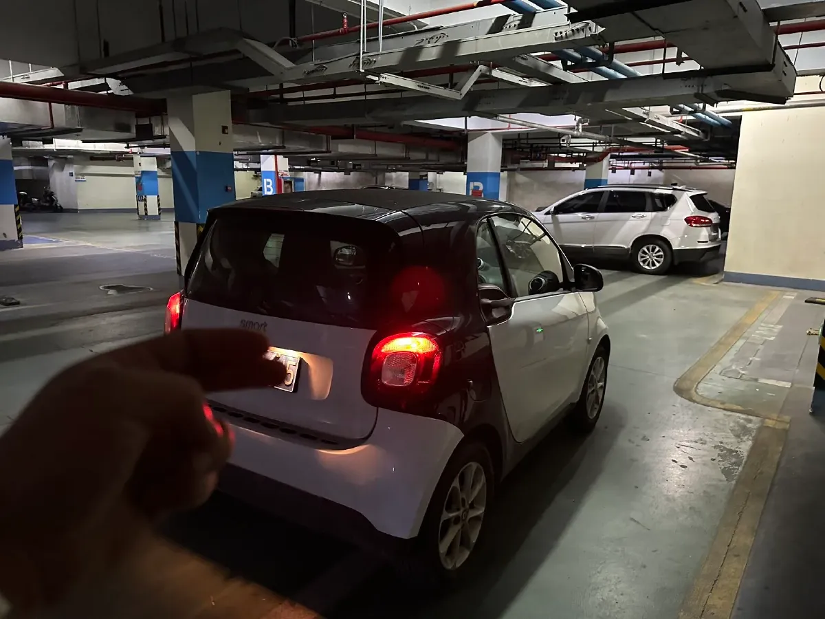 2017 Smart smart fortwo 1.0L 71HP L3 6DCT,autocango,china used car exporter,china ev exporter,chinese used car exporter,chinese used ev exporter