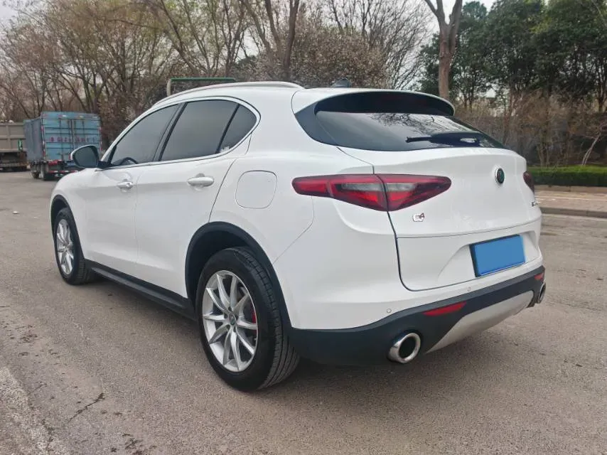 2017 Alfa Romeo Stelvio 2.0T 200HP L4 8AT,autocango,china used car exporter,china ev exporter,chinese used car exporter,chinese used ev exporter
