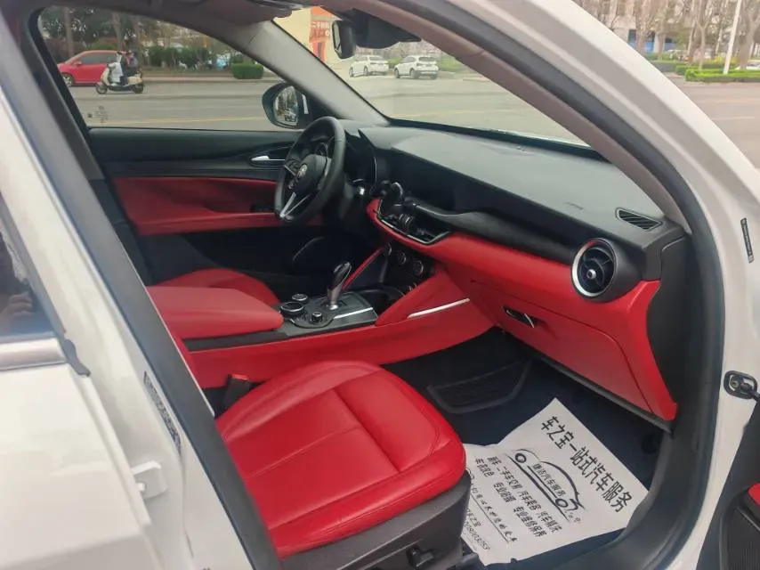 2017 Alfa Romeo Stelvio 2.0T 200HP L4 8AT,autocango,china used car exporter,china ev exporter,chinese used car exporter,chinese used ev exporter