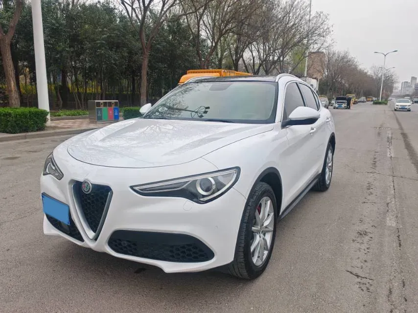 2017 Alfa Romeo Stelvio 2.0T 200HP L4 8AT,autocango,china used car exporter,china ev exporter,chinese used car exporter,chinese used ev exporter
