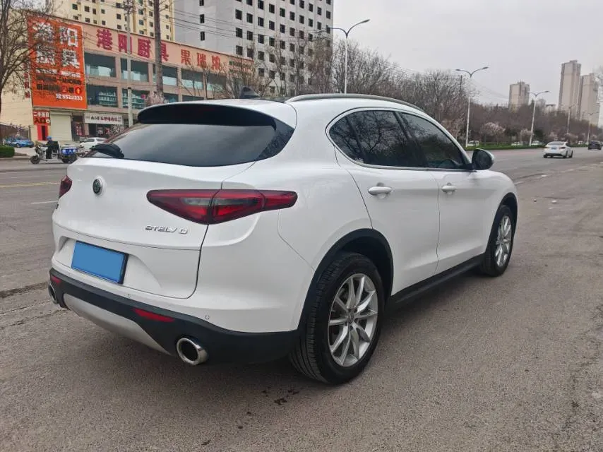 2017 Alfa Romeo Stelvio 2.0T 200HP L4 8AT,autocango,china used car exporter,china ev exporter,chinese used car exporter,chinese used ev exporter